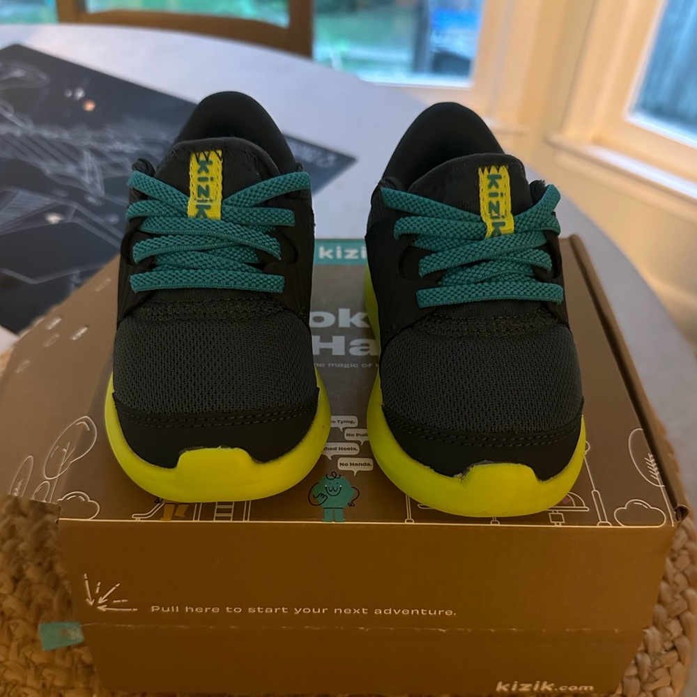 New, never worn kids Kizik Anaheim shoes. Bought the wrong size for my son.